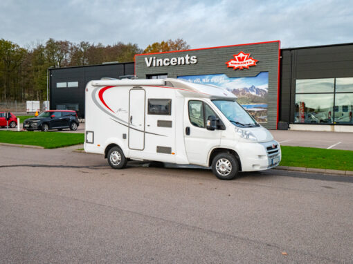 Bürstner-Nexxo T 569 *NY KLÄDSEL *Dubbelbädd *3500kg *Under 6m-(2013)