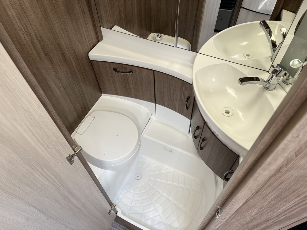 Hobby-540 UL DELUXE EASY *Långbäddar *Truma-(2014)-2734230