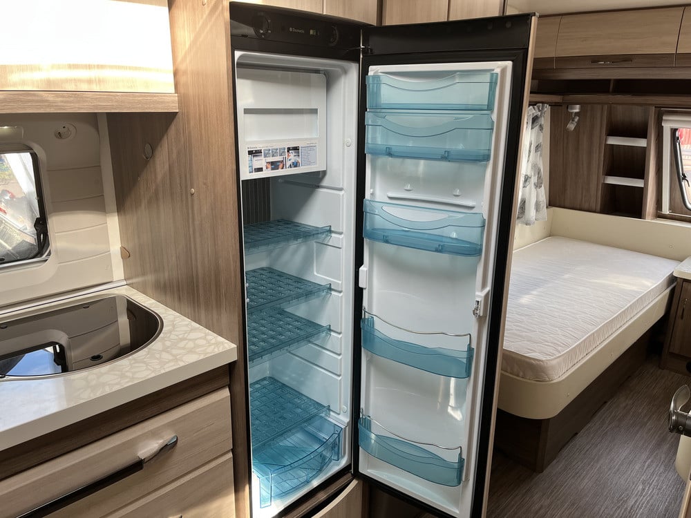 Hobby-540 UL DELUXE EASY *Långbäddar *Truma-(2014)-2734223