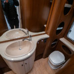 Hobby-560 WLU PRESTIGE *Långbäddar * Toalett bak-(2013)-2730234