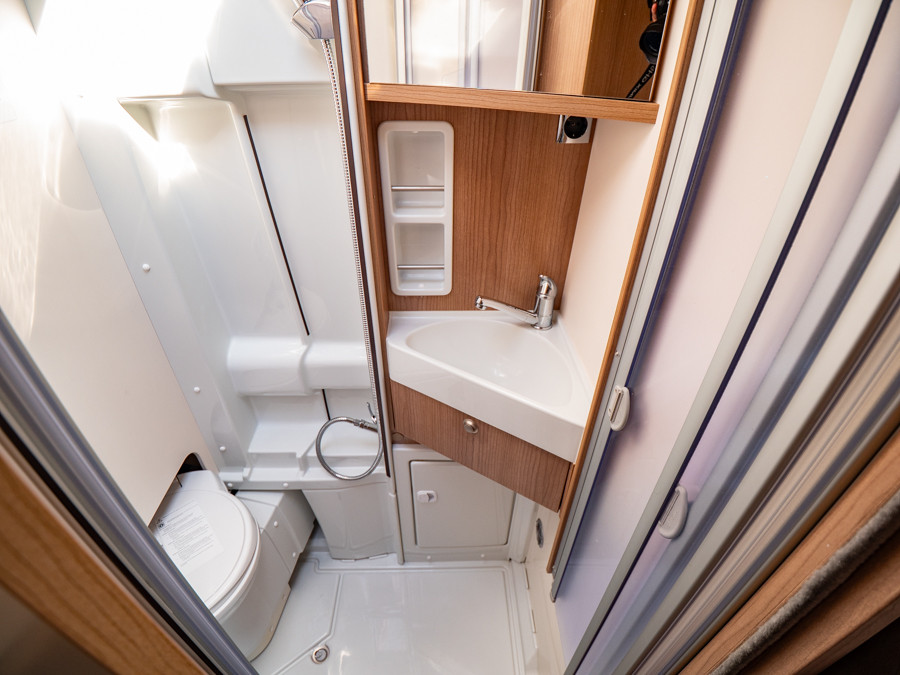 Carthago-MALIBU VAN 600 DB *Under 6m *3500kg-(2018)-2802606