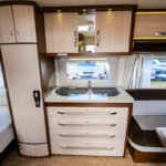 Hobby-560 WLU PRESTIGE *Långbäddar * Toalett bak-(2013)