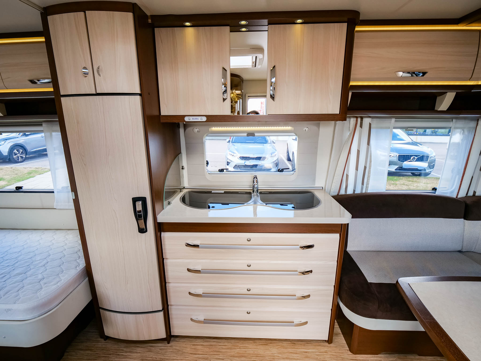 Hobby-560 WLU PRESTIGE *Långbäddar * Toalett bak-(2013)