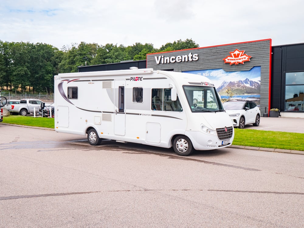 Pilote-I740C *Queenbed *Solcell *Taksäng-(2015)