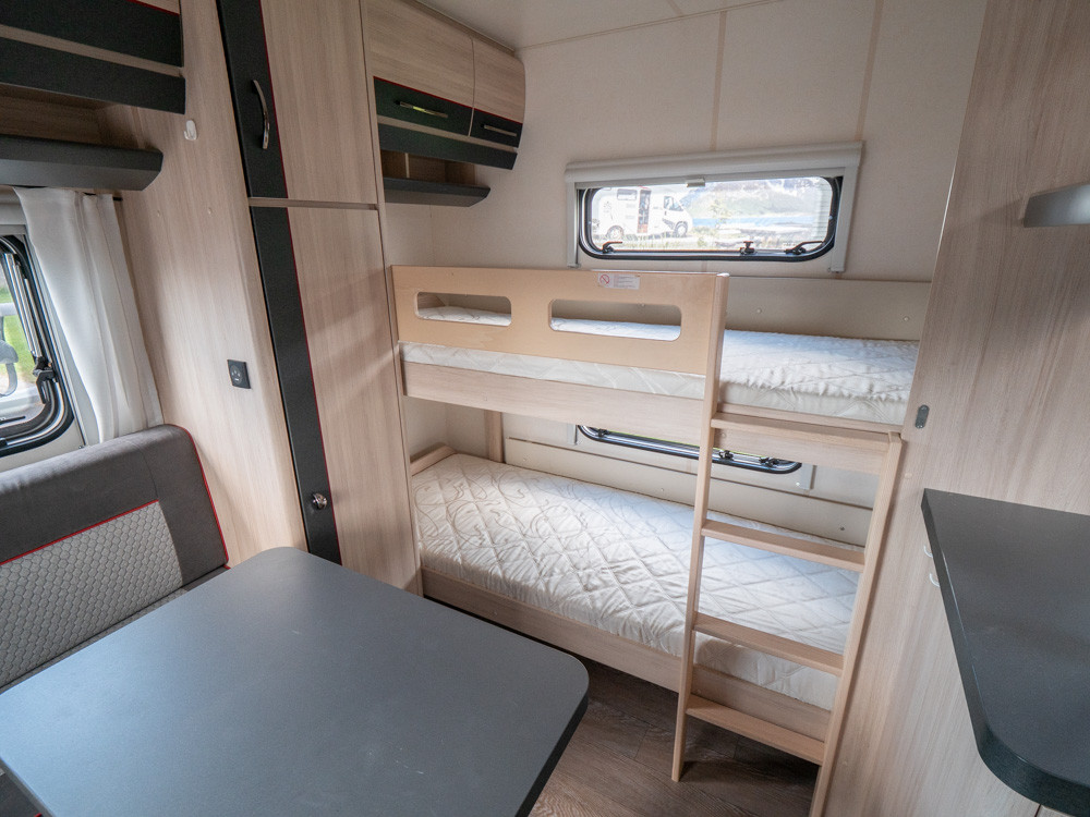 Hobby-650 KMFE *Barnkammare *Dubbelbädd-(2020)-2856471