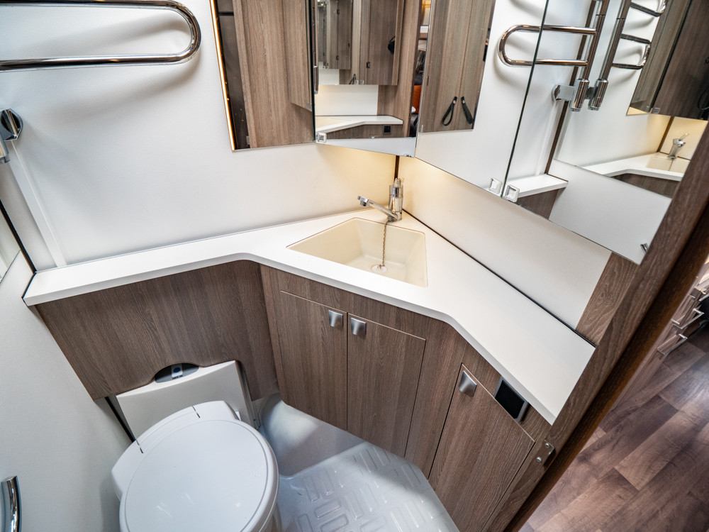 KABE-ROYAL 600 GLE KS *AC bodel *Alde *Långbäddar-(2016)-2860958