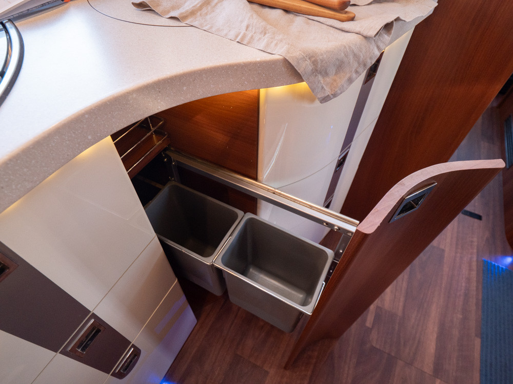 Carthago-CHIC E-LINE I 64 XL QB *Hydrauliska stödben-(2019)-2904868