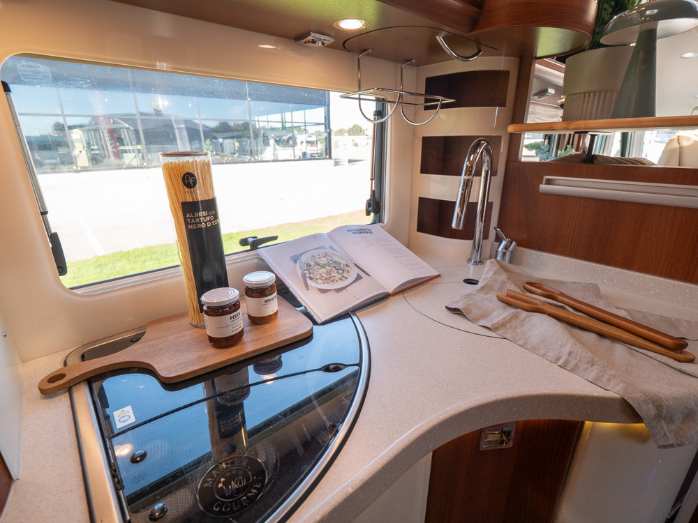 Carthago-CHIC E-LINE I 64 XL QB *Hydrauliska stödben-(2019)-2904863