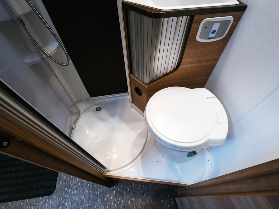 Adria-SONIC I 600 SL *Långbäddar *Truma *Solcell-(2016)-2904935