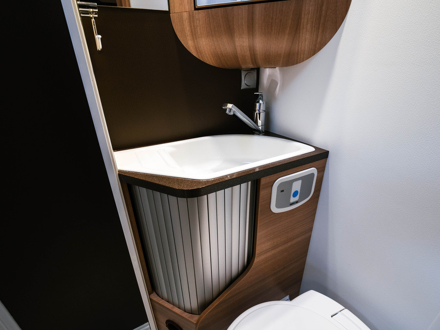 Adria-SONIC I 600 SL *Långbäddar *Truma *Solcell-(2016)-2904936