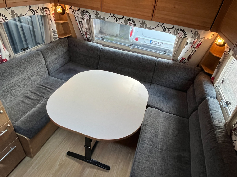 Polar-560 *Dubbelsäng *Förtält *Stort kök-(2010)-2891135