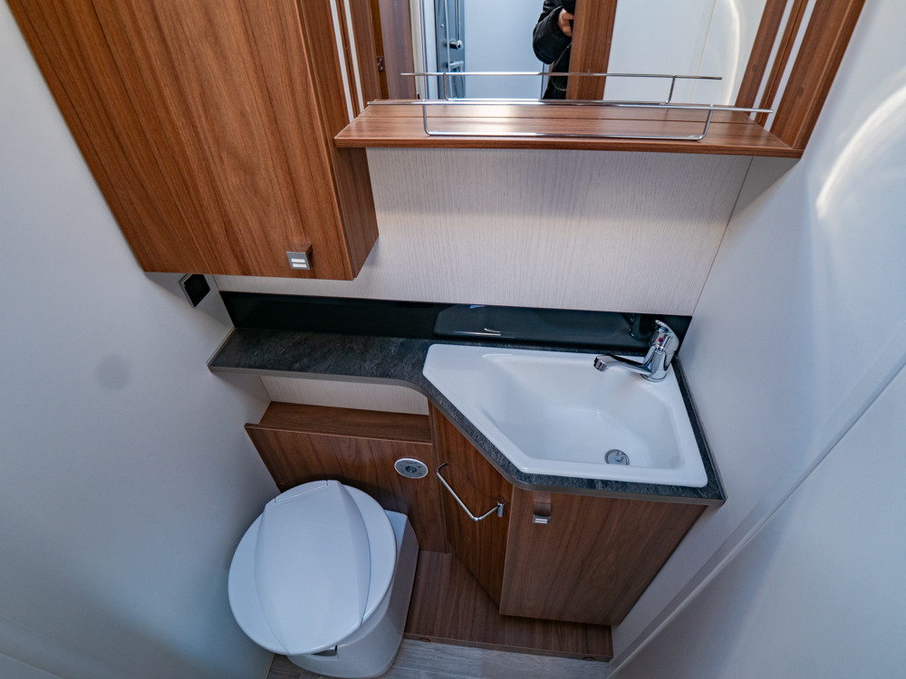 Pilote-P 746 FC *Automat *Queenbed *Truma-(2019)-2903626