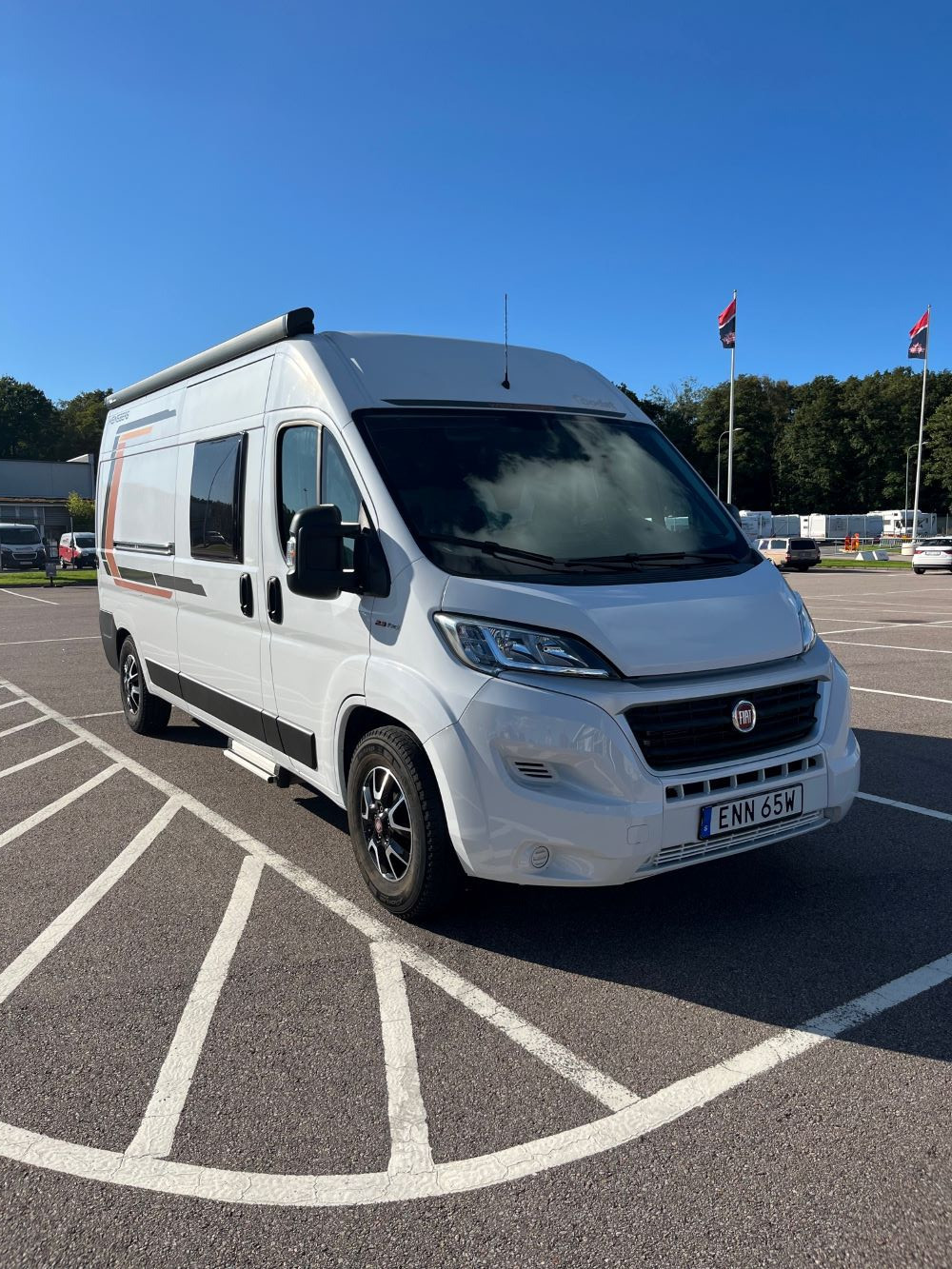 Weinsberg-CARABUS 600 ME *Solcell* Utvändigt gasoluttag* Lån-(2019)-2898379