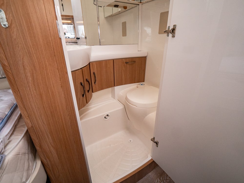 Hobby-460 LU DE LUXE *Långbäddar *1300kg-(2019)