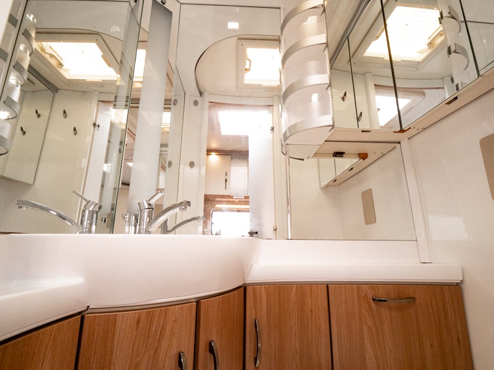 Hobby-460 LU DE LUXE *Långbäddar *1300kg-(2019)