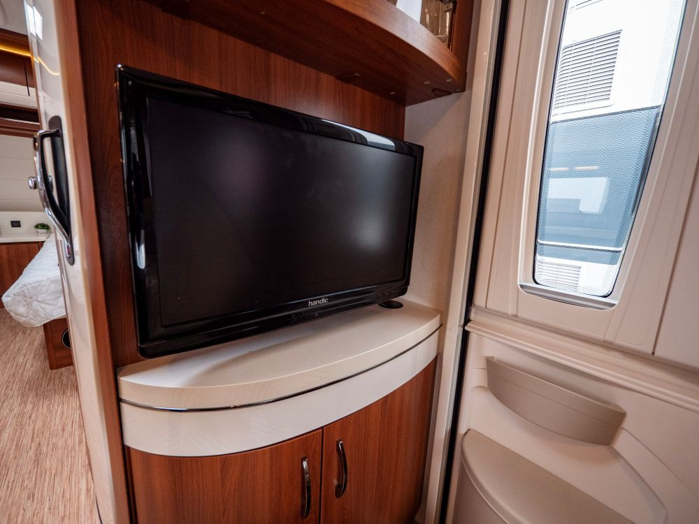 Hobby-560 UL *Långbäddar *Förtält-(2016)-2951250