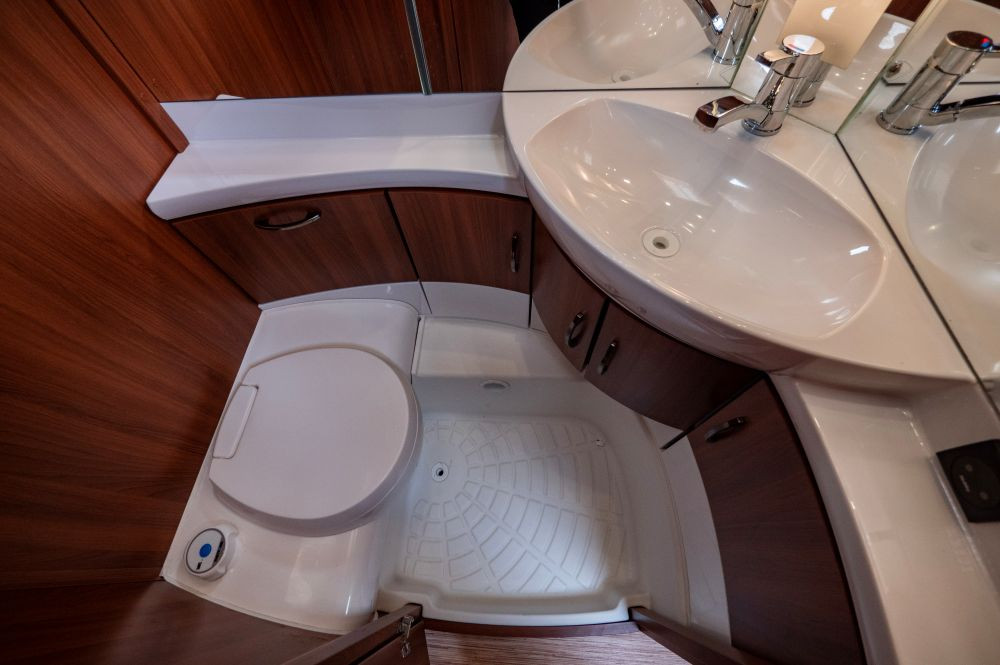 Hobby-560 UL *Långbäddar *Förtält-(2016)-2951253