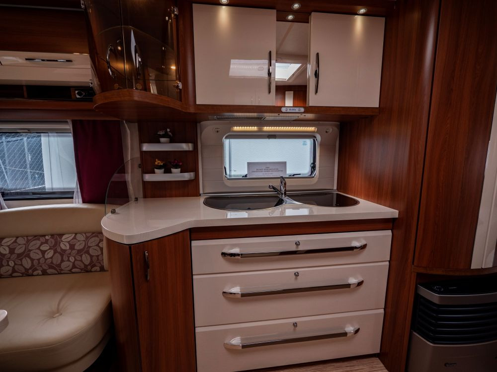 Hobby-560 UL *Långbäddar *Förtält-(2016)-2951242