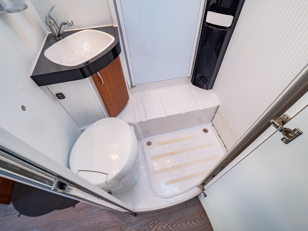 Hobby-T 75 HGE *Automat *Långbäddar *Solcell-(2018)-2945140