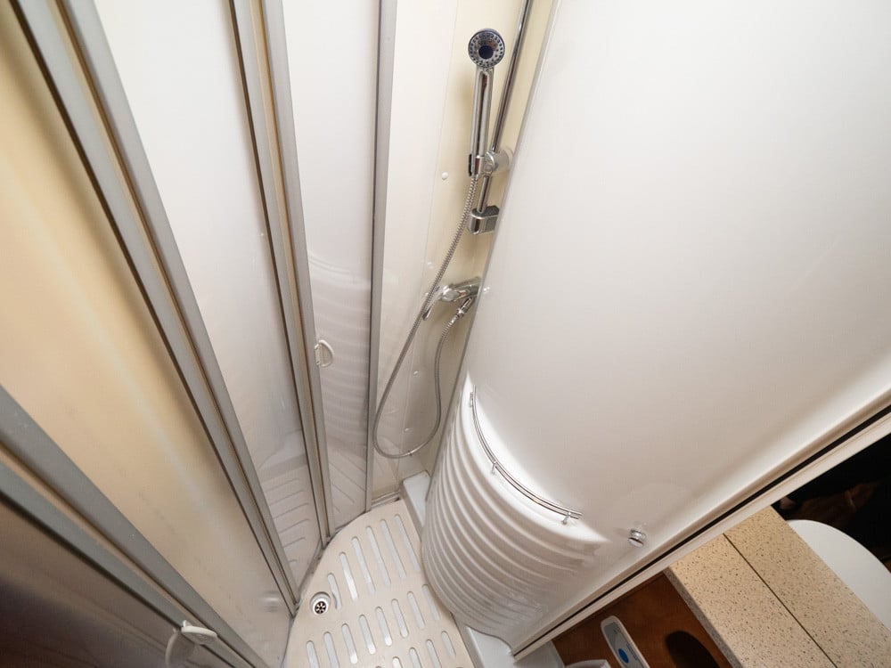 Carthago-CHIC C-LINE I 4.2 *Truma *Dubbelbädd *Solcell-(2009)-2932221