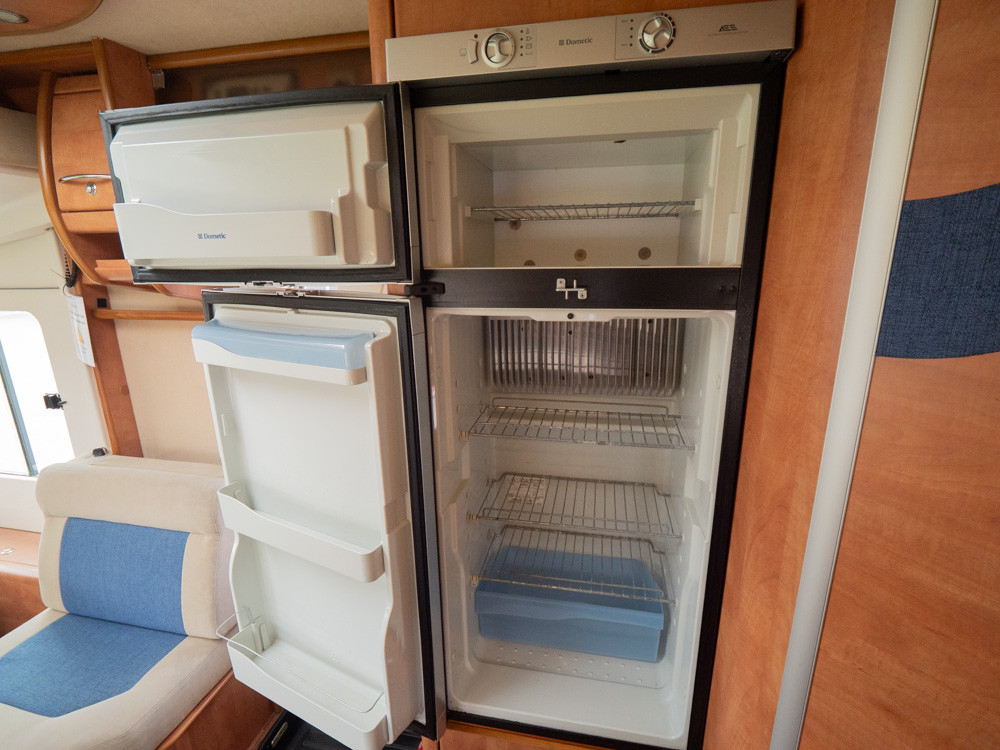 Carthago-CHIC C-LINE I 4.2 *Truma *Dubbelbädd *Solcell-(2009)-2932210
