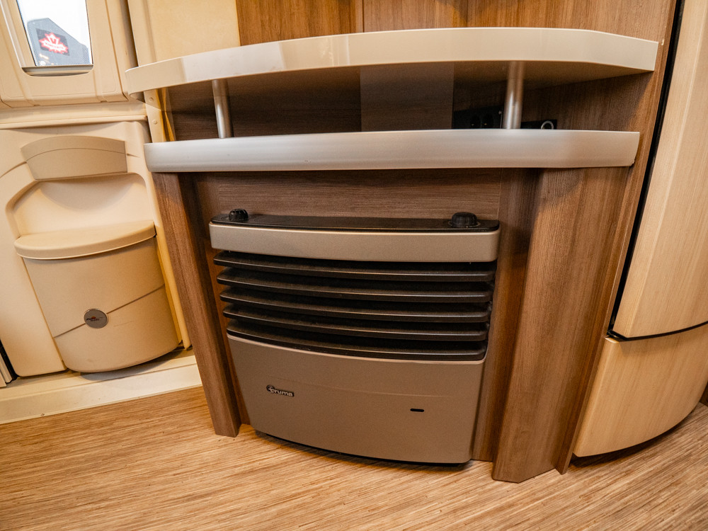 Hobby-560 FFE DE LUXE *Förtält *Dubbelbädd *Truma-(2014)-2928854