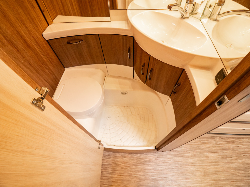 Hobby-560 FFE DE LUXE *Förtält *Dubbelbädd *Truma-(2014)-2928855