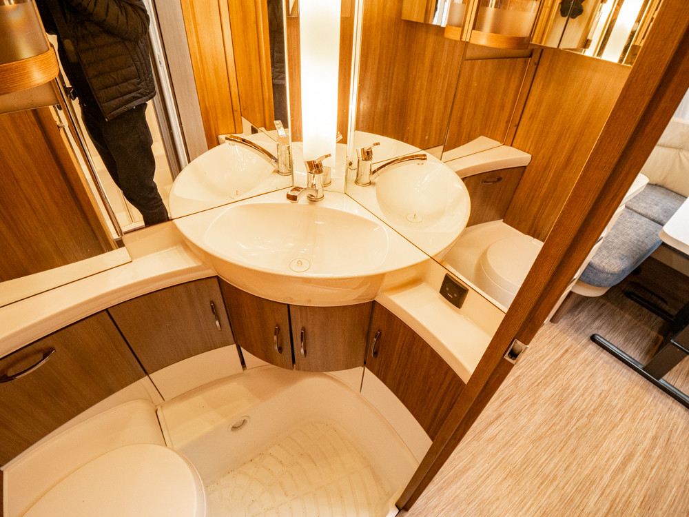 Hobby-560 FFE DE LUXE *Förtält *Dubbelbädd *Truma-(2014)-2928856