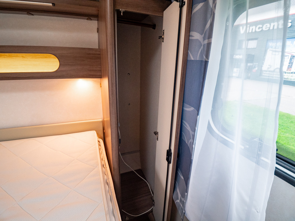 Hobby-560 FFE DE LUXE *Förtält *Dubbelbädd *Truma-(2014)-2928853