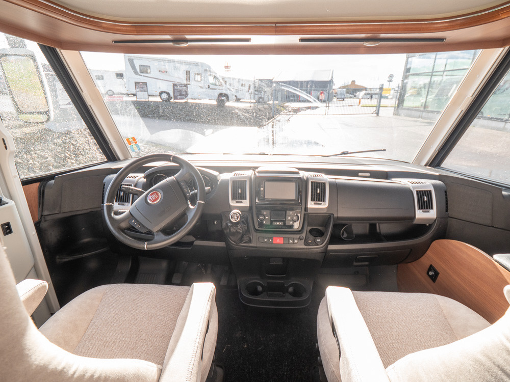 LMC-I 730 *Solcell *Queenbed *B-körkort-(2015)-2945616