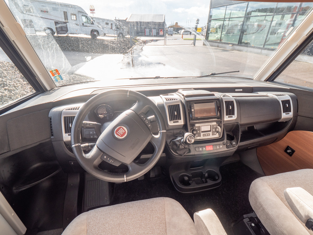 LMC-I 730 *Solcell *Queenbed *B-körkort-(2015)-2945617