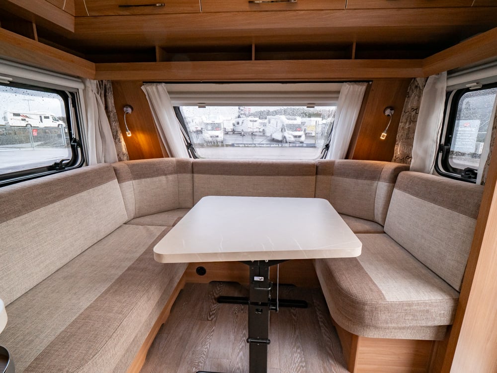 Hobby-460 LU DE LUXE *Långbäddar *1300kg-(2019)