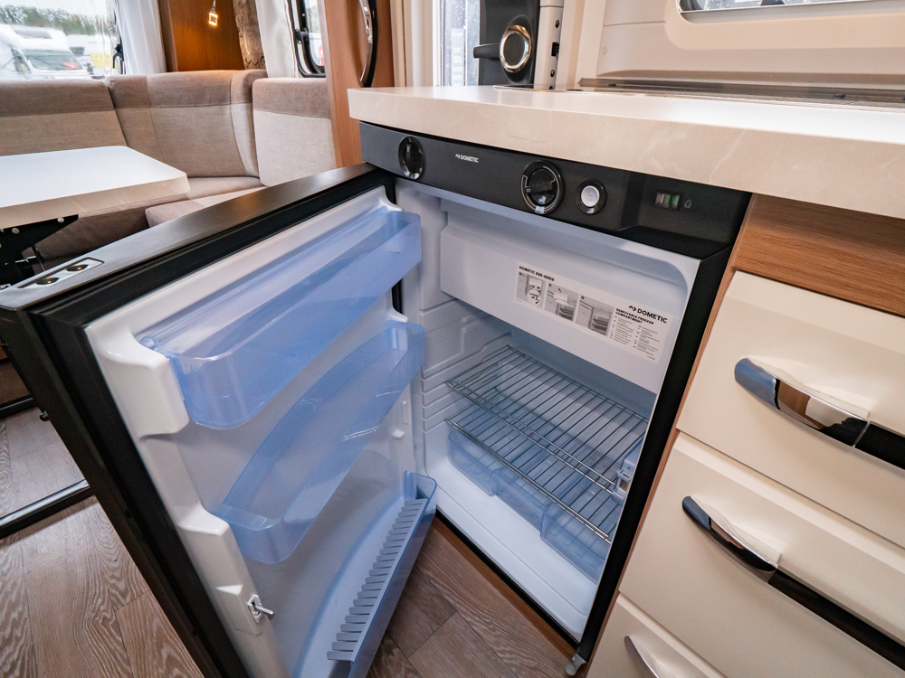 Hobby-460 LU DE LUXE *Långbäddar *1300kg-(2019)