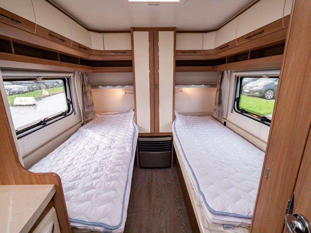 Hobby-460 LU DE LUXE *Långbäddar *1300kg-(2019)