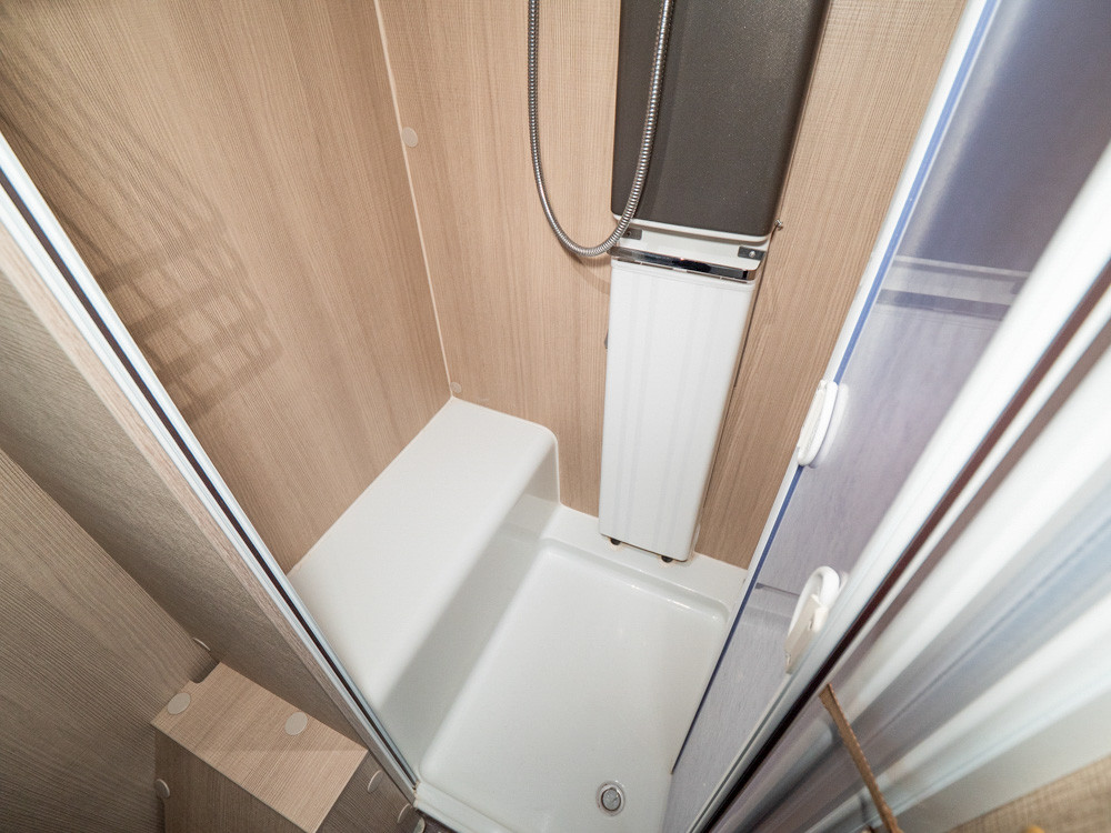 Adria-ADORA 753 UC *Queenbädd *ALDE-(2017)-2970382