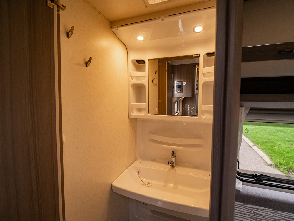 Hobby-390 SF-(2019)-2966296