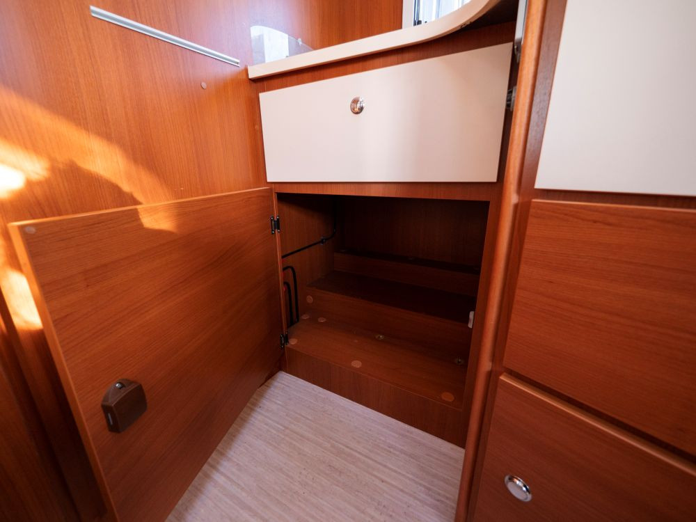 McLouis-MC4-32 *Toalett bak *Taksäng *Truma-(2012)-2954998