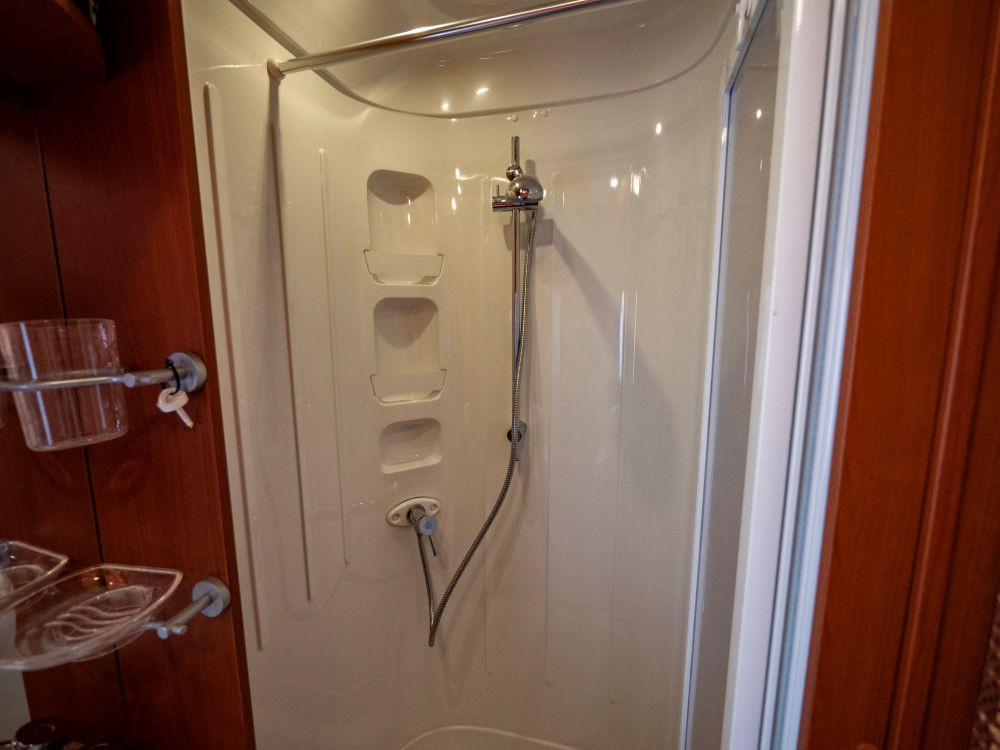 McLouis-MC4-32 *Toalett bak *Taksäng *Truma-(2012)-2955000