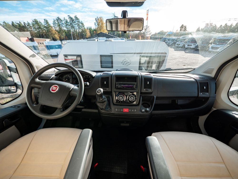 McLouis-MC4-32 *Toalett bak *Taksäng *Truma-(2012)-2955002