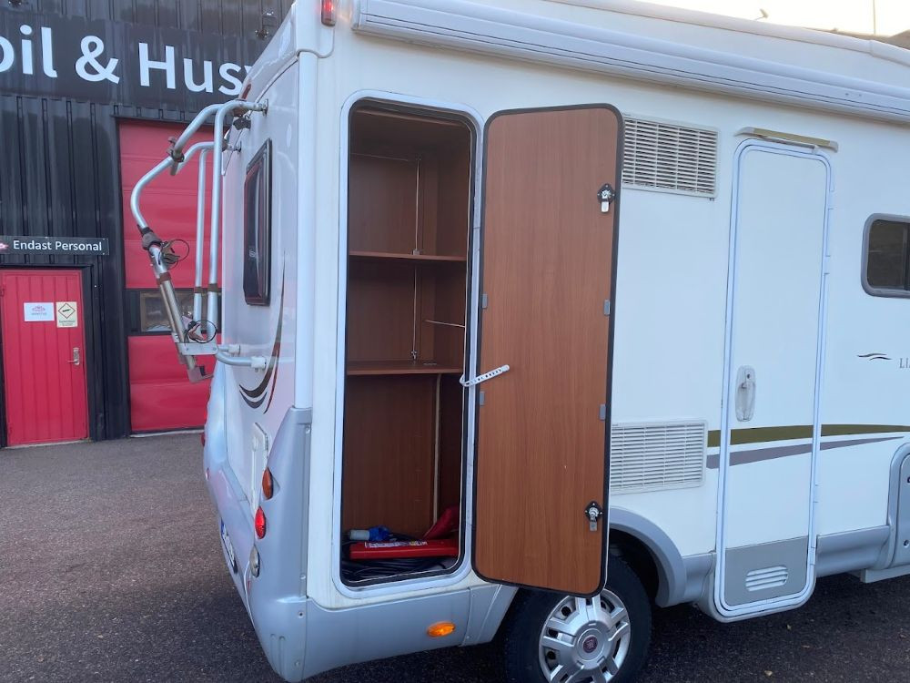 McLouis-MC4-32 *Toalett bak *Taksäng *Truma-(2012)-2955005