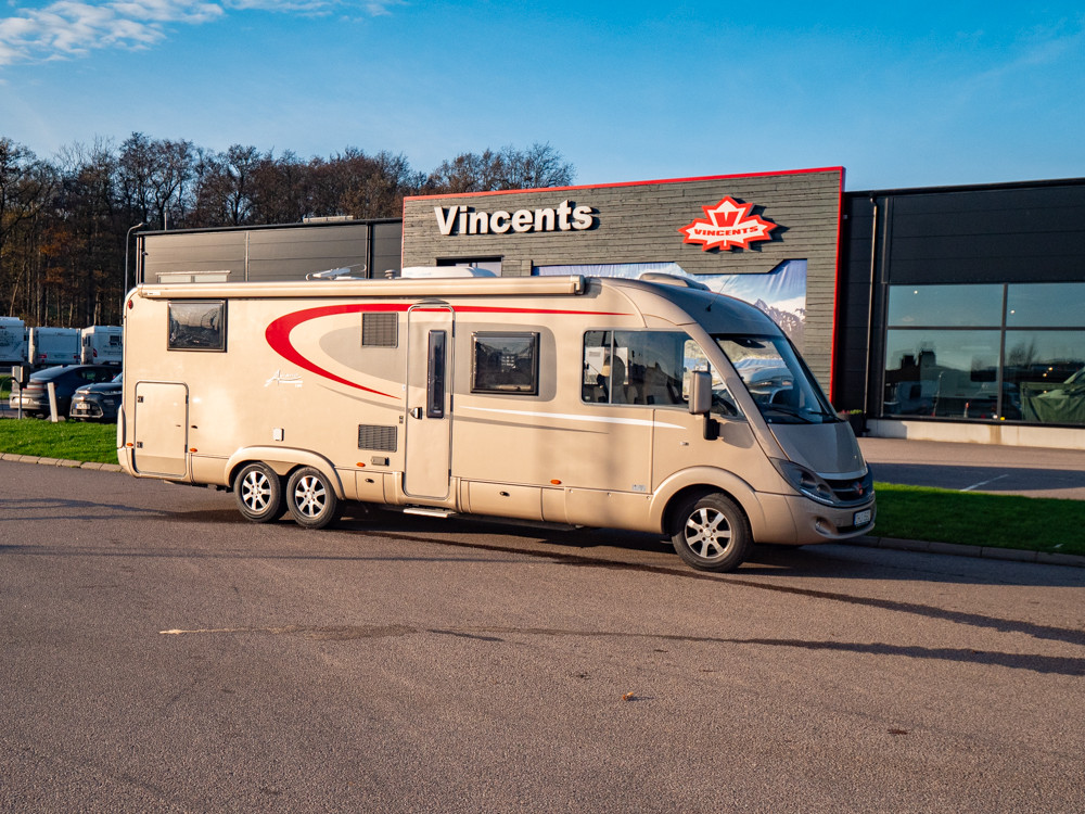 Bürstner-Aviano I 875 *Hydrauliska stödben *Långbäddar-(2012)-2961433