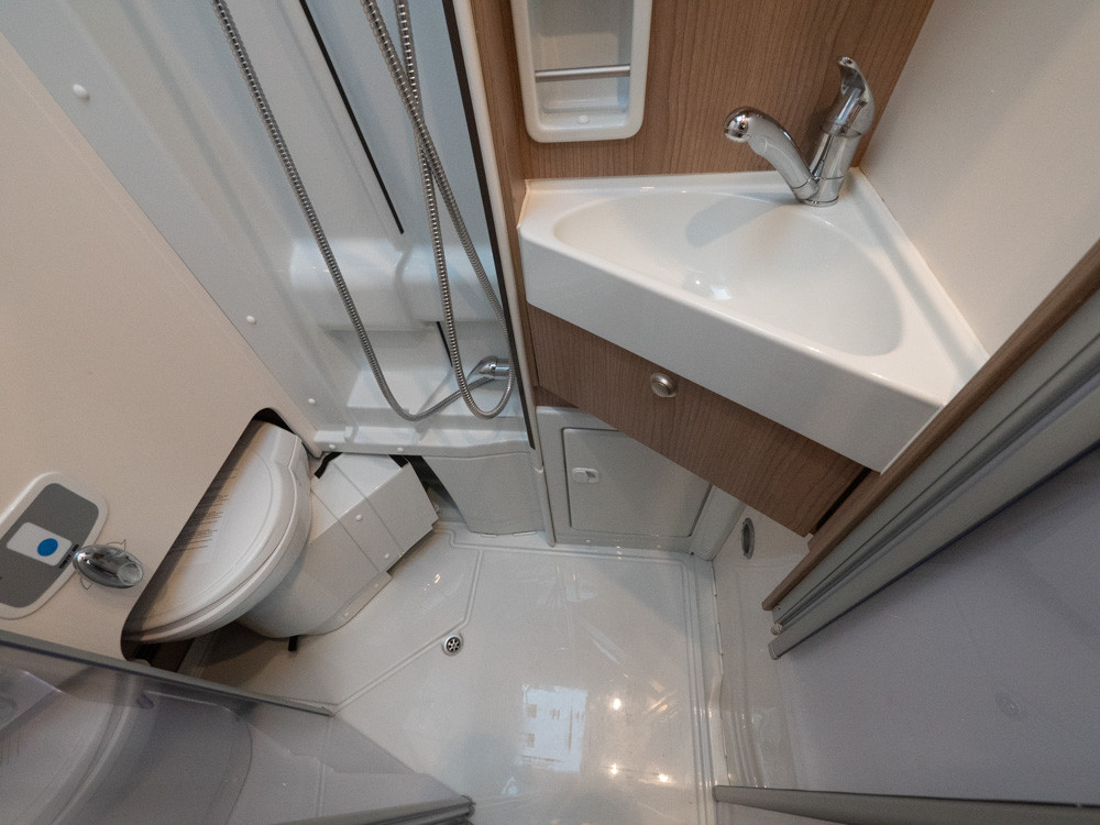 Carthago-Van 640 LE *Automat *Långbäddar *Solcell-(2018)-2969840