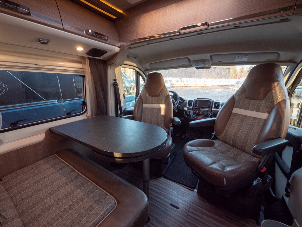 Carthago-Van 640 LE *Automat *Långbäddar *Solcell-(2018)-2969829