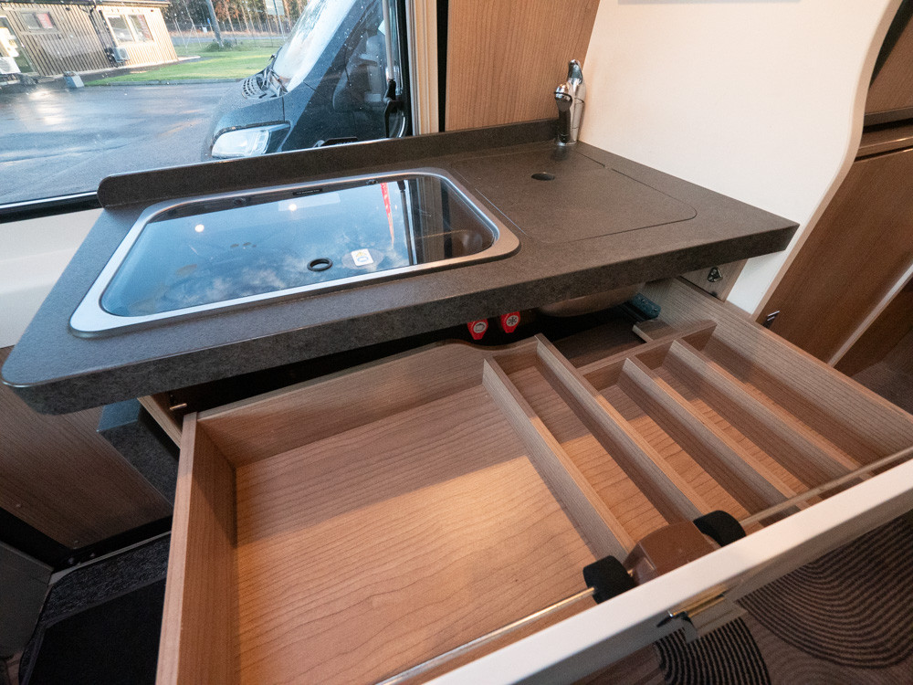 Carthago-Van 640 LE *Automat *Långbäddar *Solcell-(2018)-2969833