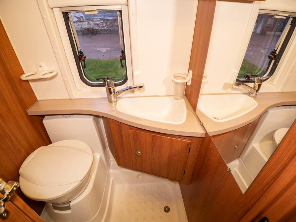 Knaus-Van tourer *Automat *Solcell-(2016)-2973390