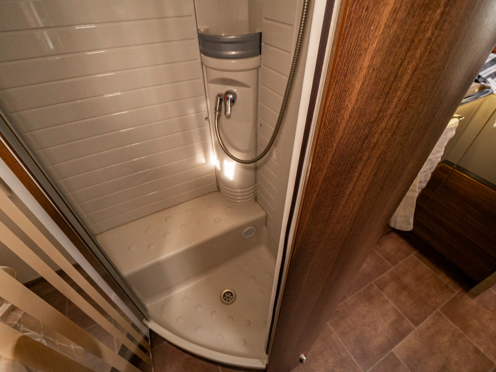 Bürstner-ELEGANCE *Queenbädd *3500kg *Solcell-(2010)-2992658