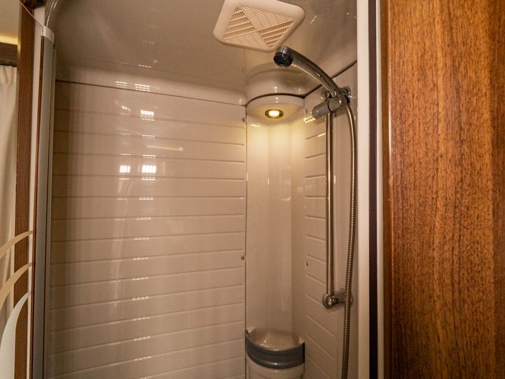 Bürstner-ELEGANCE *Queenbädd *3500kg *Solcell-(2010)-2992659