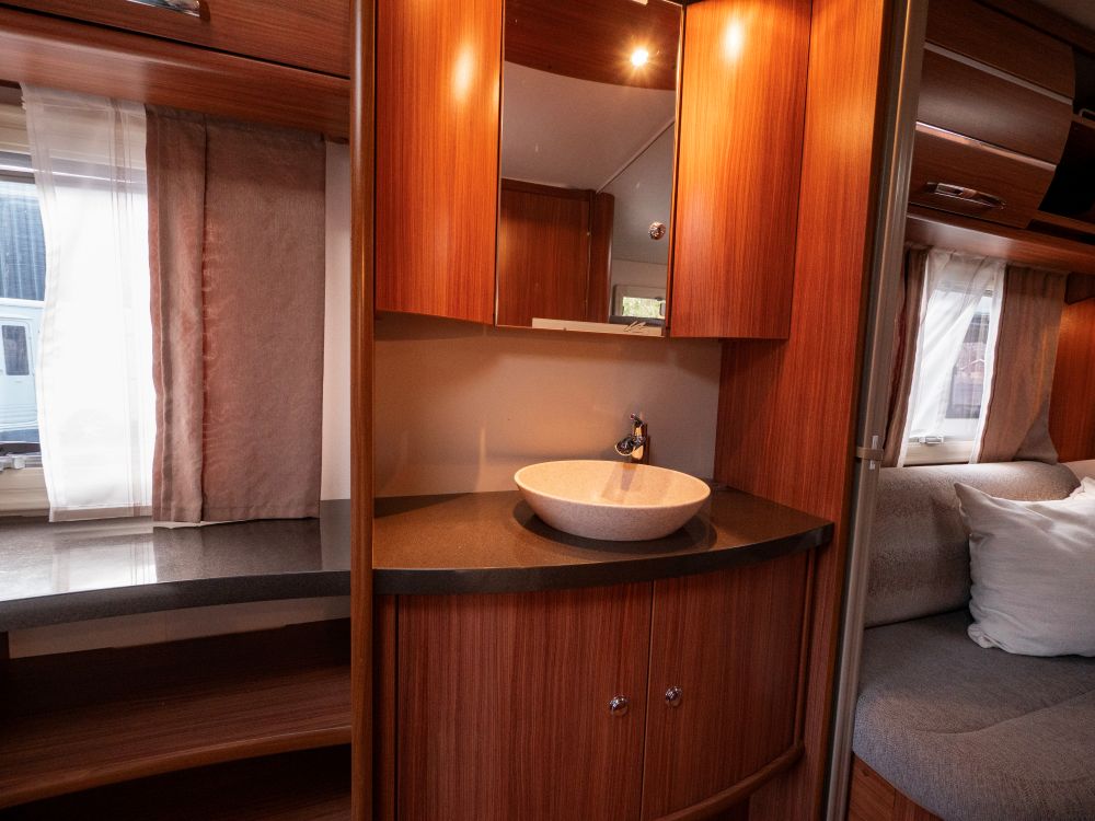 Adria-ALPINA 743 UK *Barnkammare *Alde-(2010)