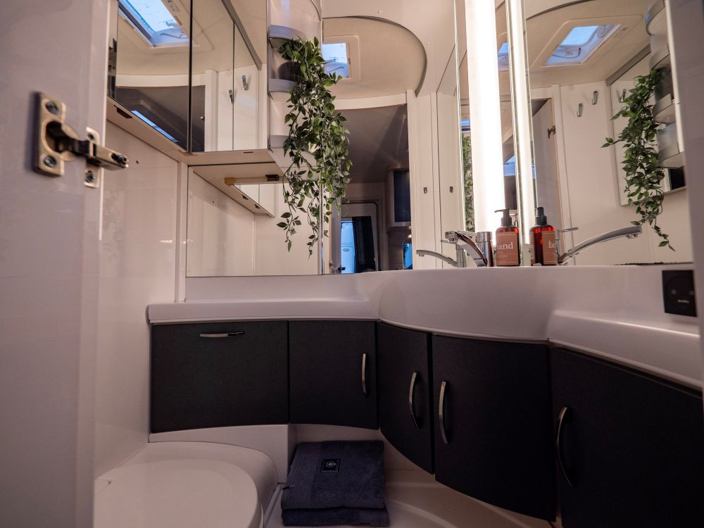 Hobby-HOBBY 490KMF DELUXEEDI *Barnkammare *Truma-(2021)-3001548