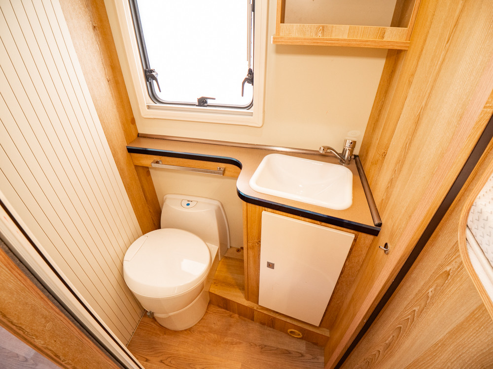 Giottiline-T 37 *B-körkort *Långbäddar *Taksäng-(2021)-2995396